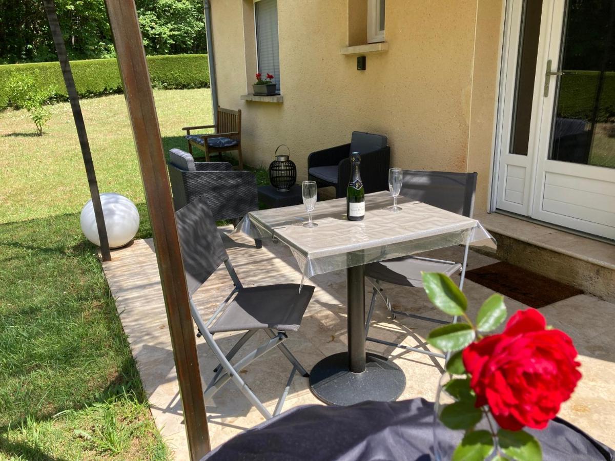Gite Des Combes Blanches Avec Piscine Frayssinet-le-Gelat Luaran gambar