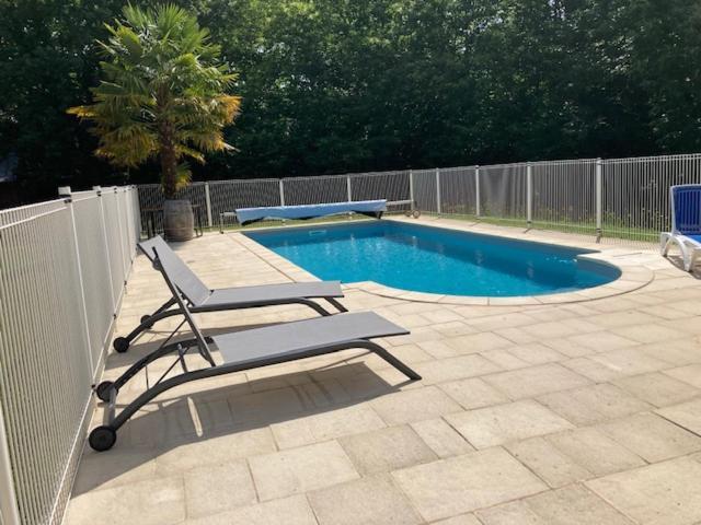 Gite Des Combes Blanches Avec Piscine Frayssinet-le-Gelat Luaran gambar